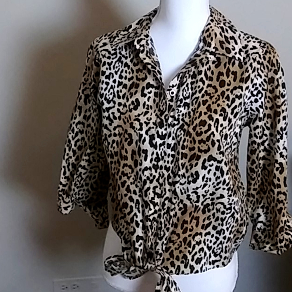 Chico's tie front animal print blouse